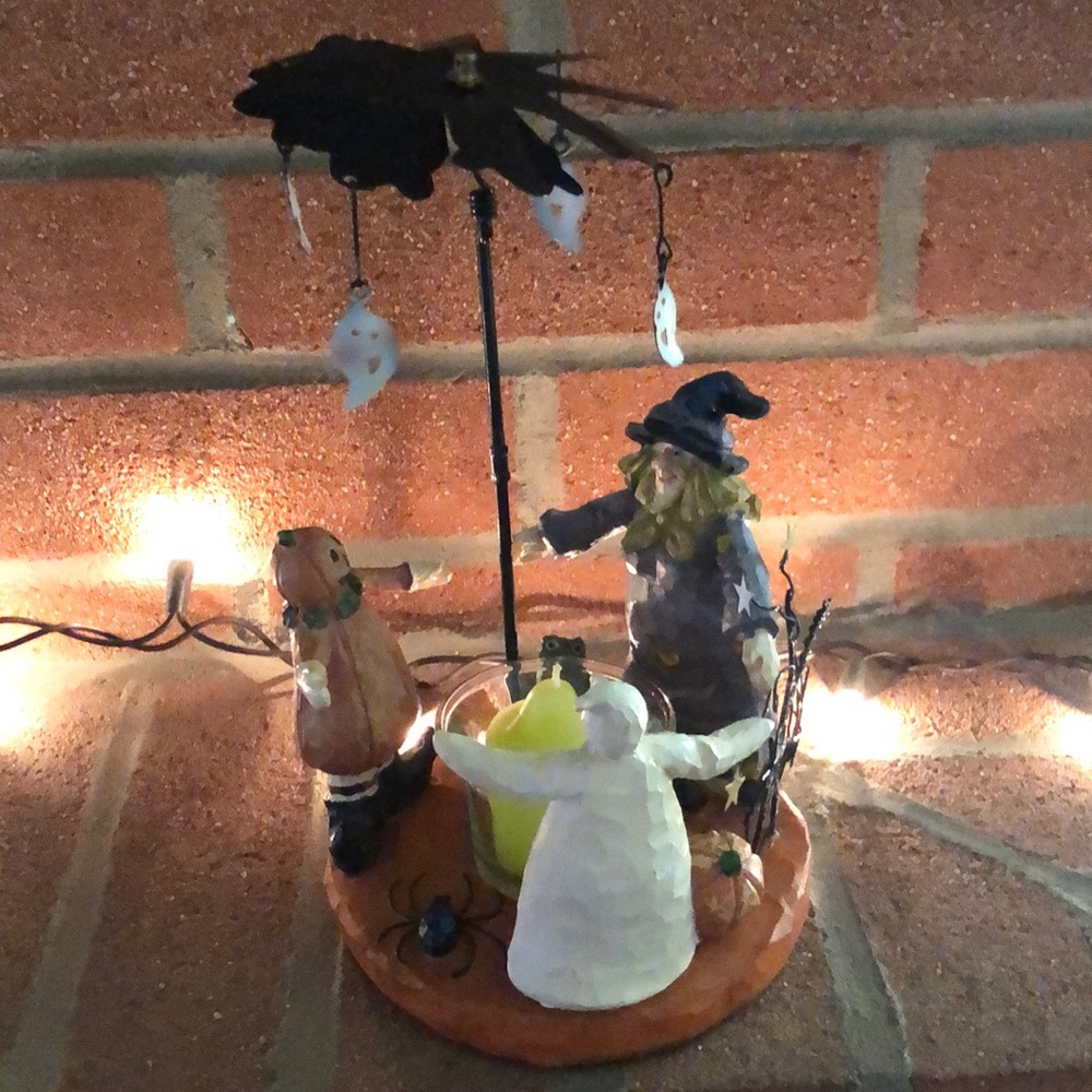 🎃 Spinning top ceramic Halloween candle holder with pumpkin witch and ghost